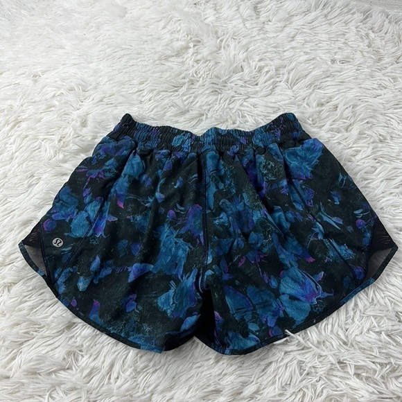 Lululemon Hotty Hot Short II *Long 4" Floral Shift Blue Multi / Black - Picture 4 of 4